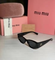 نظارة ميو ميو باللون الاسود