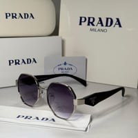 نظارة برادا باللون الفضي وذراع باللون الاسود