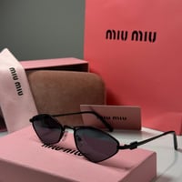 نظارة ميو ميو باللون الاسود وعدسة سداسية باللون ال...