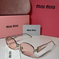 نظارة ميو ميو باللون الوردي الفاتح