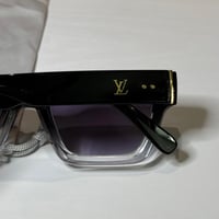 نظارة لويس فيتون باللون الاسود وعدسة مربعه