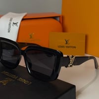 نظارة لويس فيتون باللون الاسود وذراع تايقر