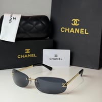 نظارة شانيل بدون إطار باللون الذهبي وعدسة سوداء