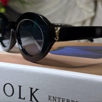 نظارة Sان لوران باللون الاسود بعدسة بيضاوية شعار ذ...