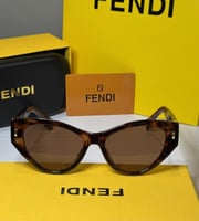 نظارة فندي Cat Eye باللون التايقر