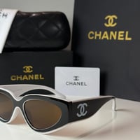 نظارة شانيل Cat Eye باللون الابيض والاسود وعدسة بن...