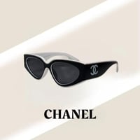 نظارة شانيل Cat eye باللون الابيض والاسود وعدسة سو...