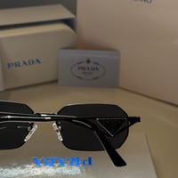 نظارة برادا 2Edge باللون الاسود