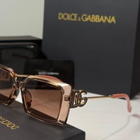 نظارة دولتشي اند قابانا باللون الوردي