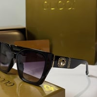 نظارة قوتشي باللون الاسود بعدسة مربعة كبيره