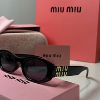 نظارة ميو ميو عدسة بيضاوية باللون الاسود