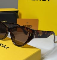 نظارة فندي Cat Eye باللون التايقر