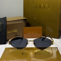 نظارة قوتشي باللون الذهبي وعدسه سداسية باللون الاس...