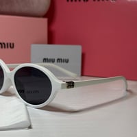 نظارة ميو ميو بعدسة دائرية باللون الابيض