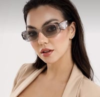 نظارة Pرادا باللون الشفاف