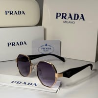 نظارة برادا باللون الذهبي وذراع باللون الاسود