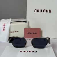 نظارة ميو ميو باللون الاسود والفضي