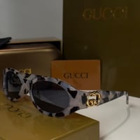 نظارة قوتشي باللون الاسود والرمادي وشعار ذهبي