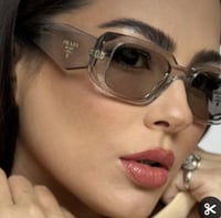 نظارة Pرادا باللون الشفاف