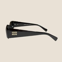 نظارة ميو ميو باللون الاسود