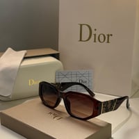 نظارة ديور باللون البني وذراع قماشي