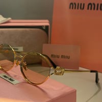 نظارة ميو ميو (Logo) باللون الذهبي وعدسة بنية شفاف...