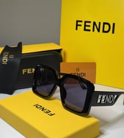 نظارة فندي بعدسة كبيرة باللون الاسود وذراع بشعار ف...