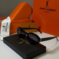 نظارة Sان لوران باللون الاسود بعدسة بيضاوية شعار ذ...