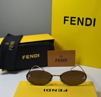 نظارة فندي باللون الذهبي بعدسة باللون البني (F)