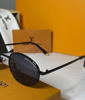 نظارة لويس فيتون بعدسة بيضاوية باللون الاسود