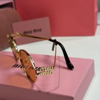 نظارة ميو ميو (Logo) باللون الذهبي وعدسة برتقالية