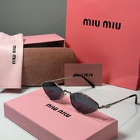 نظارة ميو ميو باللون الفضي