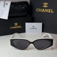 نظارة شانيل Cat eye باللون الابيض والاسود وعدسة سو...