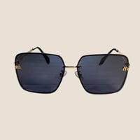 نظارة ميو ميوm عدسة كبيرة باللون الذهبي