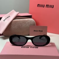 نظارة ميو ميو عدسة بيضاوية باللون الاسود