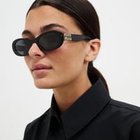 نظارة ميو ميو عدسة بيضاوية باللون الاسود