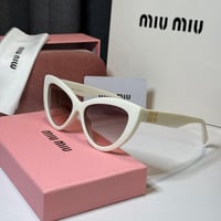 نظارة ميو ميو Cat Eye باللون بالابيض