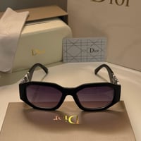 نظارة ديور باللون الاسود وذراع قماشي