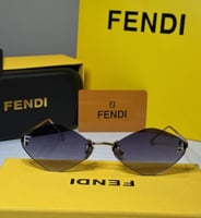 نظارة فندي بتصميم ماسي باللون الفضي