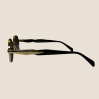 نظارة برادا باللون الاسود والذهبي