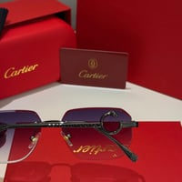 نظارة كارتير بدون أطار باللون الفضي وشعار دائري