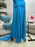 فستان طويل باللون الأزرق الفيروزي