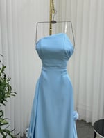 فستان ناعم طويل بذيل مزين بالورود رمز المنتج 1011