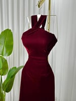 فستان مخملي ناعم بتصميم أنيق متوفر لتسليم الفوري ج...