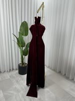 فستان مخملي ناعم بتصميم أنيق متوفر لتسليم الفوري ج...