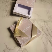 علب شوكولا / سبحة