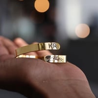 اساور بالاسم تفصيل حسب الطلب