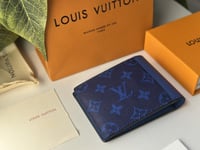 محفظة لويس فيتون مع الملحقات