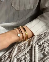 طقم اساور نسائية ماركة مع الملحقات