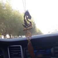 تعليقة سيارة مُبطنه شكل الخيل